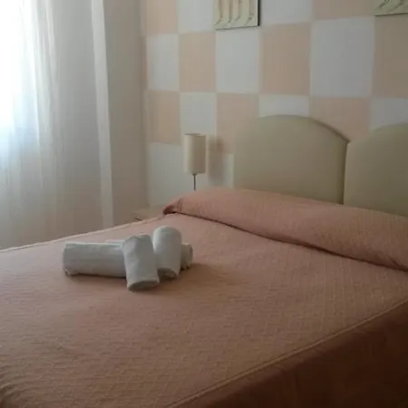 Отель Chris 3*