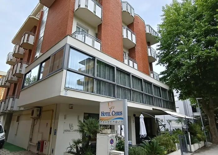 Chris Hotel