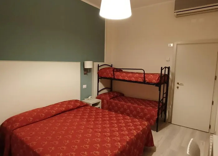 Chris Hotel