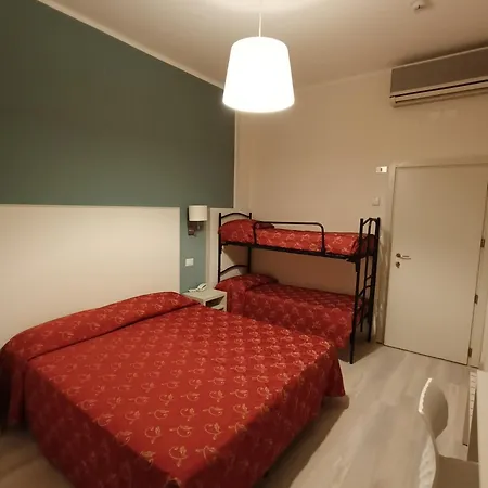Chris Hotel